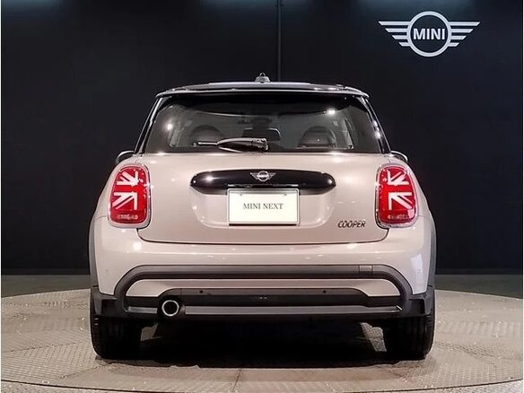 2023 Mini Hatch Cooper III (F55/F56) Рестайлинг 2, бежевый - вид 6