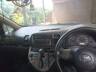 2003 Toyota Wish I, белый, 600000 рублей, вид 3