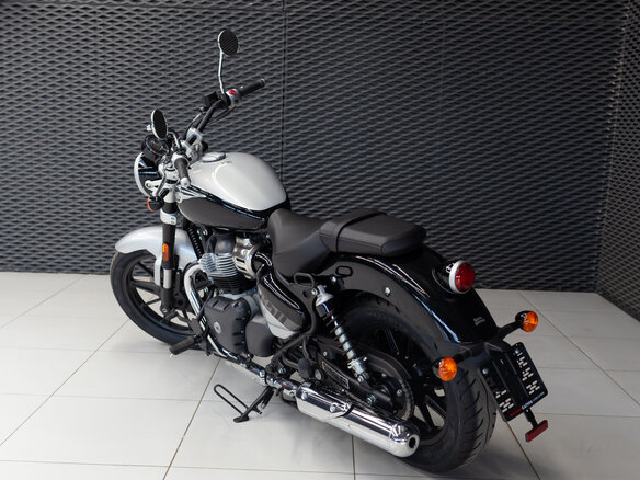 2026 Royal Enfield Super Meteor, серебристый, 773000 рублей - вид 5