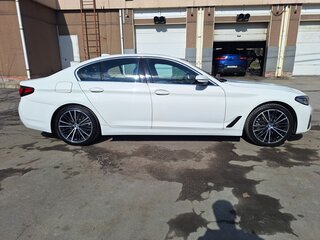 2020 BMW 5 серии 530i VII (G30/G31/G38) Рестайлинг, белый, 3900000 рублей, вид 3