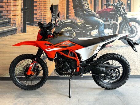 2026 KTM 390 Enduro, оранжевый, 749000 рублей, вид 2