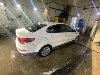 2016 Kia Rio III Рестайлинг, белый, 500000 рублей, вид 2