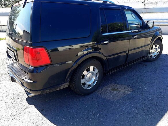 2005 Lincoln Navigator 6-speed II, чёрный - вид 2