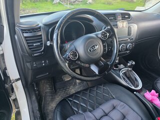 2017 Kia Soul II Рестайлинг, белый, 1100000 рублей, вид 5