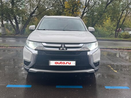 2016 Mitsubishi Outlander III Рестайлинг 2, белый, 2100000 рублей, вид 2