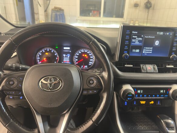 2021 Toyota RAV4 V (XA50), белый, 3100000 рублей - вид 5