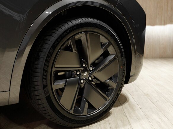 2025 Li Auto (Lixiang) L9 52.3 kWh I Рестайлинг, серый - вид 17