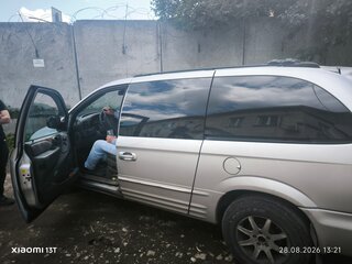 2000 Chrysler Town & Country IV, серый, 1000000 рублей, вид 5