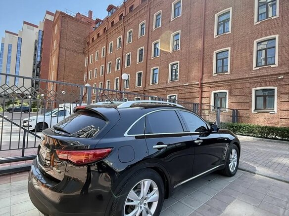 2016 Infiniti QX70, чёрный, 2100000 рублей - вид 2