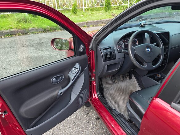 2007 Fiat Albea I Рестайлинг, красный, 250000 рублей - вид 9