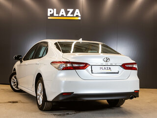 2021 Toyota Camry VIII (XV70), белый, 2650000 рублей, вид 4