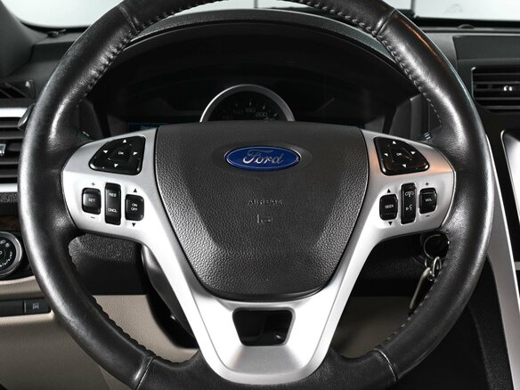 2015 Ford Explorer V, белый - вид 13