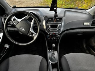 2011 Hyundai Solaris I, серебристый, 600000 рублей, вид 5