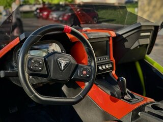 2021 Polaris Slingshot, золотистый, 3000000 рублей, вид 3