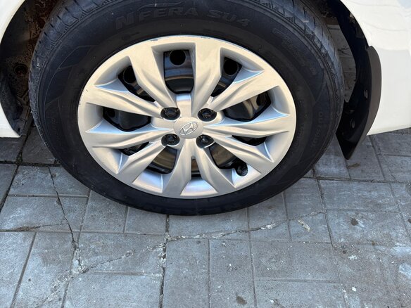 2013 Hyundai Solaris I, белый, 410000 рублей - вид 8