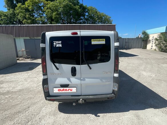 2004 Renault Trafic II, белый, 1600000 рублей - вид 4