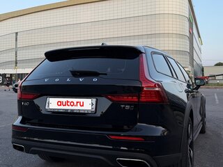 2021 Volvo V60 Cross Country II, чёрный, 4450000 рублей, вид 5