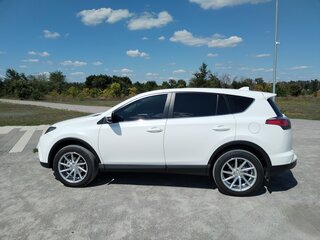 2018 Toyota RAV4 IV (XA40) Рестайлинг, белый, 2440000 рублей, вид 4