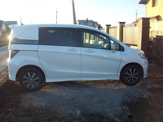 2012 Honda Freed Spike I Рестайлинг, белый, 1100000 рублей, вид 4