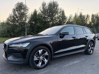 2021 Volvo V60 Cross Country II, чёрный, 4450000 рублей, вид 2