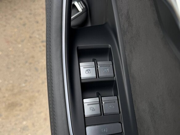 2020 Audi A8 55 TFSI IV (D5), белый, 6100000 рублей - вид 16