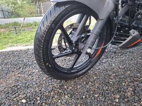2021 Bajaj Pulsar 180, чёрный, 170000 рублей, вид 4