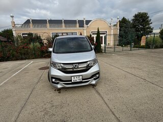 2015 Honda Stepwgn Spada V, серебристый, 1820000 рублей, вид 2