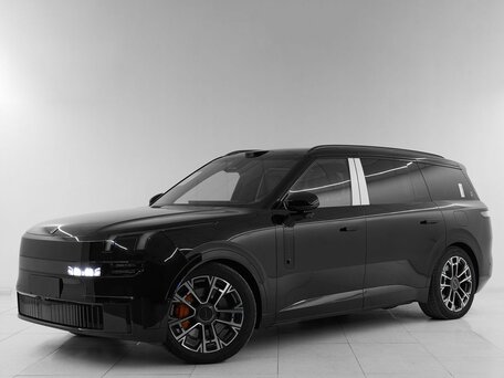 Lynk & Co 900