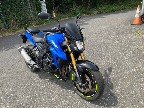 2022 Suzuki GSX-S 750, синий - вид 3