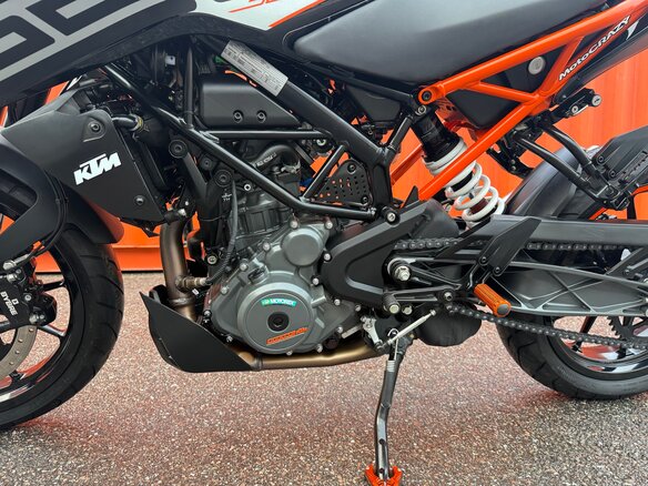 2023 KTM 250 Duke, чёрный, 399990 рублей - вид 17