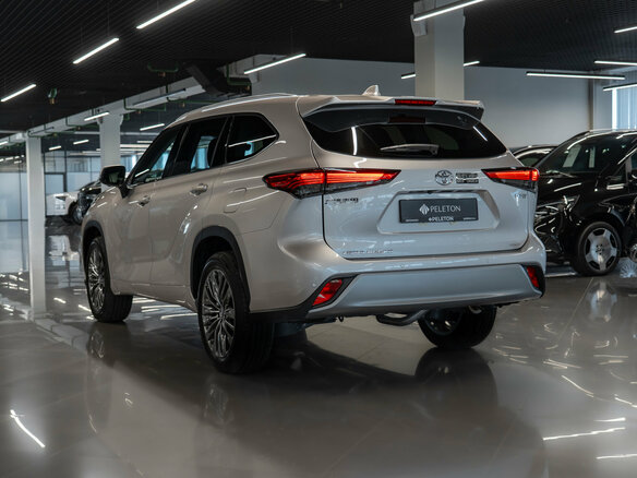 2026 Toyota Highlander IV (XU70), серый, 5680000 рублей - вид 3
