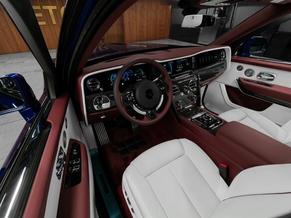 2026 Rolls-Royce Cullinan Black Badge I Рестайлинг (Series II), синий, 78125000 рублей - вид 16