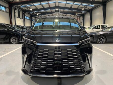 Lexus LM II