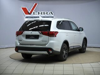 2018 Mitsubishi Outlander III Рестайлинг 2, белый, 1790000 рублей, вид 5