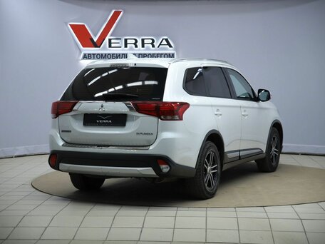 2018 Mitsubishi Outlander III Рестайлинг 2, белый, 1730000 рублей, вид 5