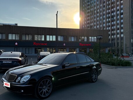 2005 Mercedes-Benz E-Класс 350 III (W211, S211), чёрный, 1630000 рублей, вид 4