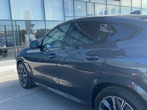 2021 BMW X6 40i III (G06), серый, 12900000 рублей - вид 4