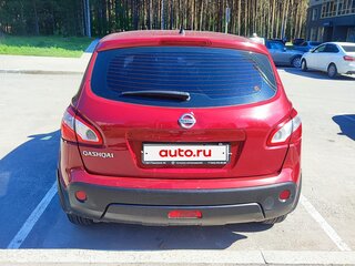 2011 Nissan Qashqai I Рестайлинг, красный, 730000 рублей, вид 3