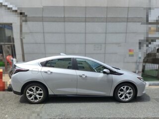 2018 Chevrolet Volt II, серебристый, 1650000 рублей, вид 1