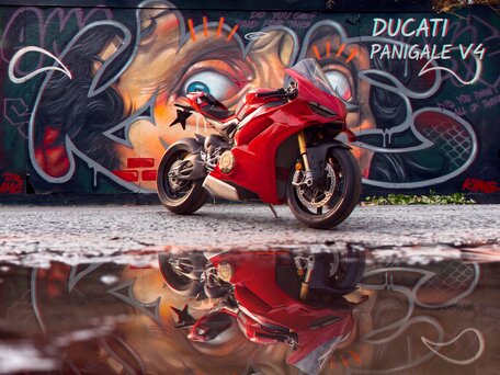 2025 Ducati Panigale V4, красный, 3800000 рублей, вид 1