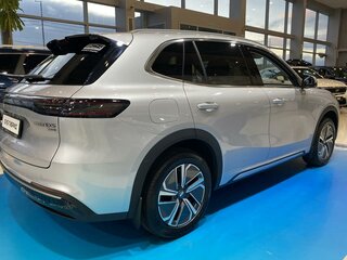 2026 Geely EX5 Гибрид EM-R, серебристый, 3829990 рублей, вид 3