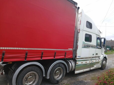 2008 Volvo VNL, белый, 4000000 рублей, вид 4