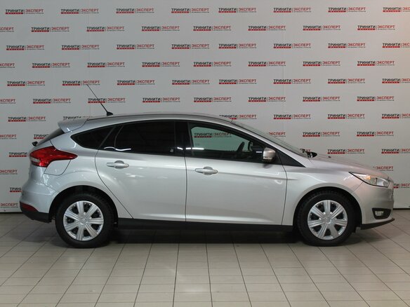 2015 Ford Focus III Рестайлинг, серебристый - вид 3