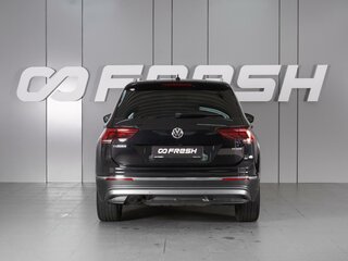 2018 Volkswagen Tiguan II, чёрный, 2629000 рублей, вид 4