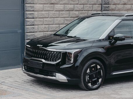 2025 Kia Carnival IV Рестайлинг, чёрный, 4900200 рублей, вид 1