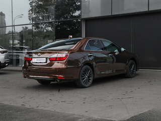 2017 Toyota Camry VII (XV50) Рестайлинг 2, коричневый, 2100000 рублей, вид 4