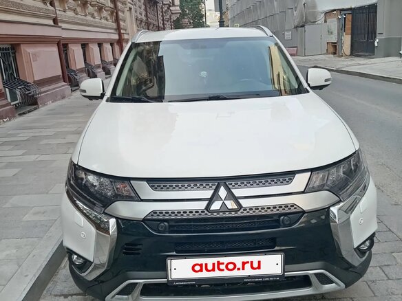 2021 Mitsubishi Outlander III Рестайлинг 3, белый - вид 1