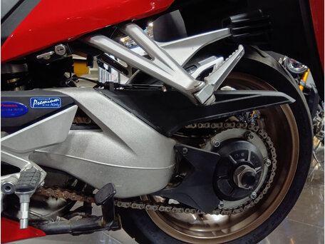 2017 Honda VFR 800, красный, 1133000 рублей, вид 4