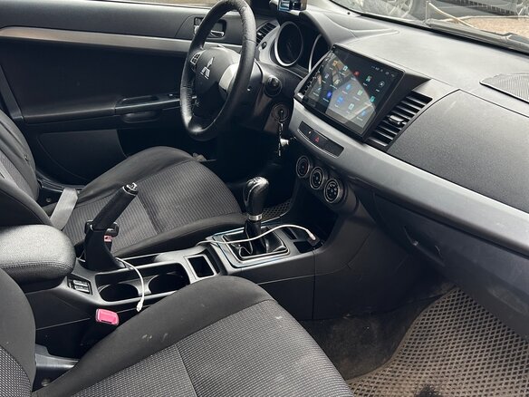 2011 Mitsubishi Lancer X Рестайлинг, серебристый, 570000 рублей - вид 2