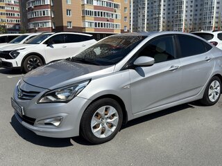 2016 Hyundai Solaris I Рестайлинг, серебристый, 770000 рублей, вид 3
